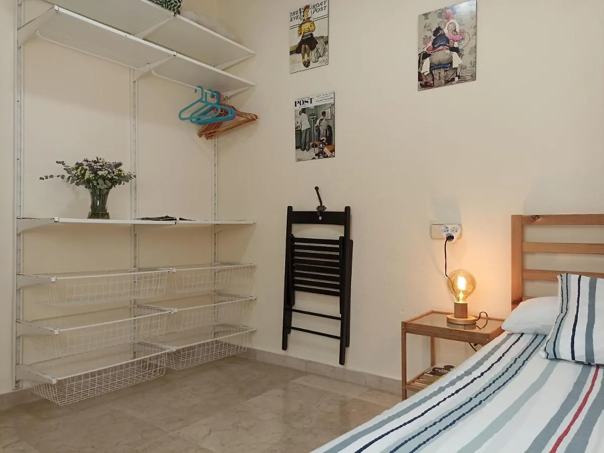 マラガConfortable Habitacion Centrica En Piso Privadoアパートメント ホームステイ マラガ