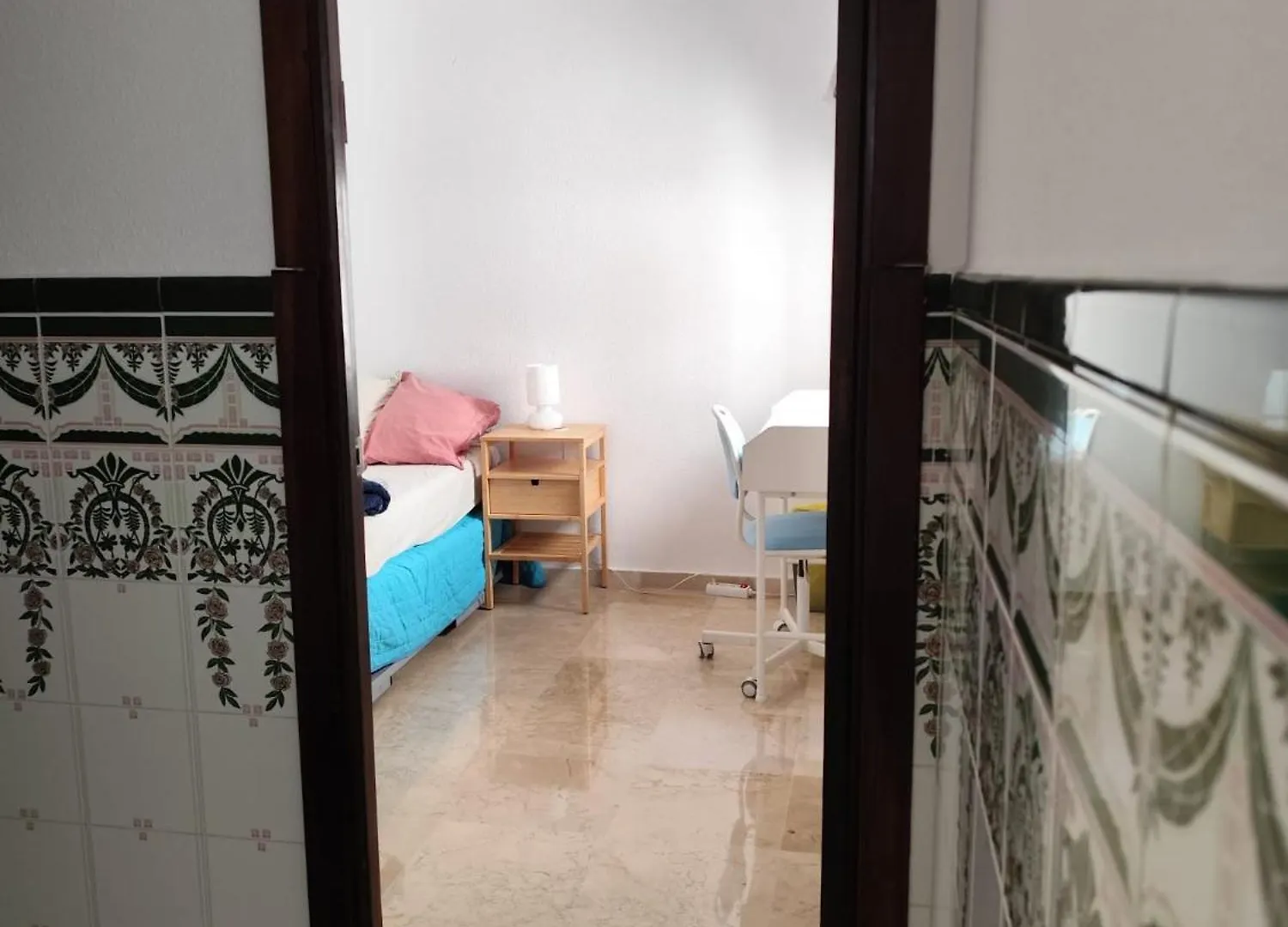 ホームステイ マラガConfortable Habitacion Centrica En Piso Privadoアパートメント